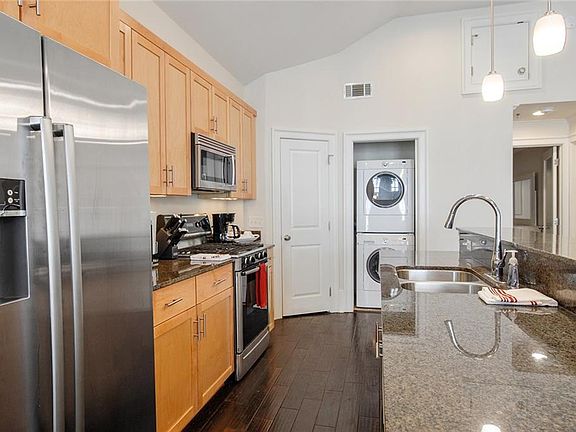 5th image of 339 Carondelet St #4A