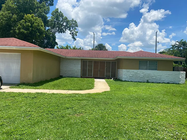 135 E Lake Dr — Photo 1