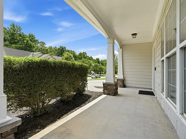 3320 Pebble Ridge Ln — Photo 2