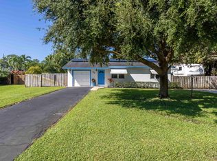 32 Dayton Rd, Lake Worth, FL 33467