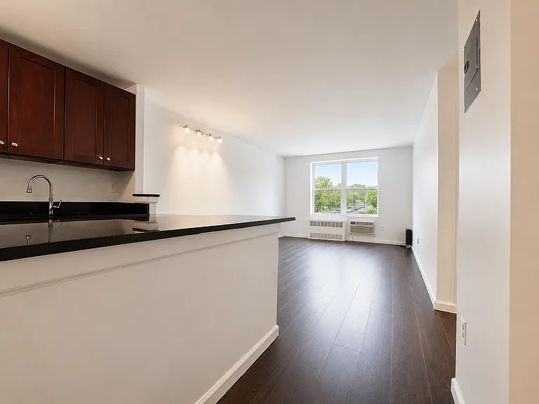 829 Greenwood Ave #3G — Photo 3