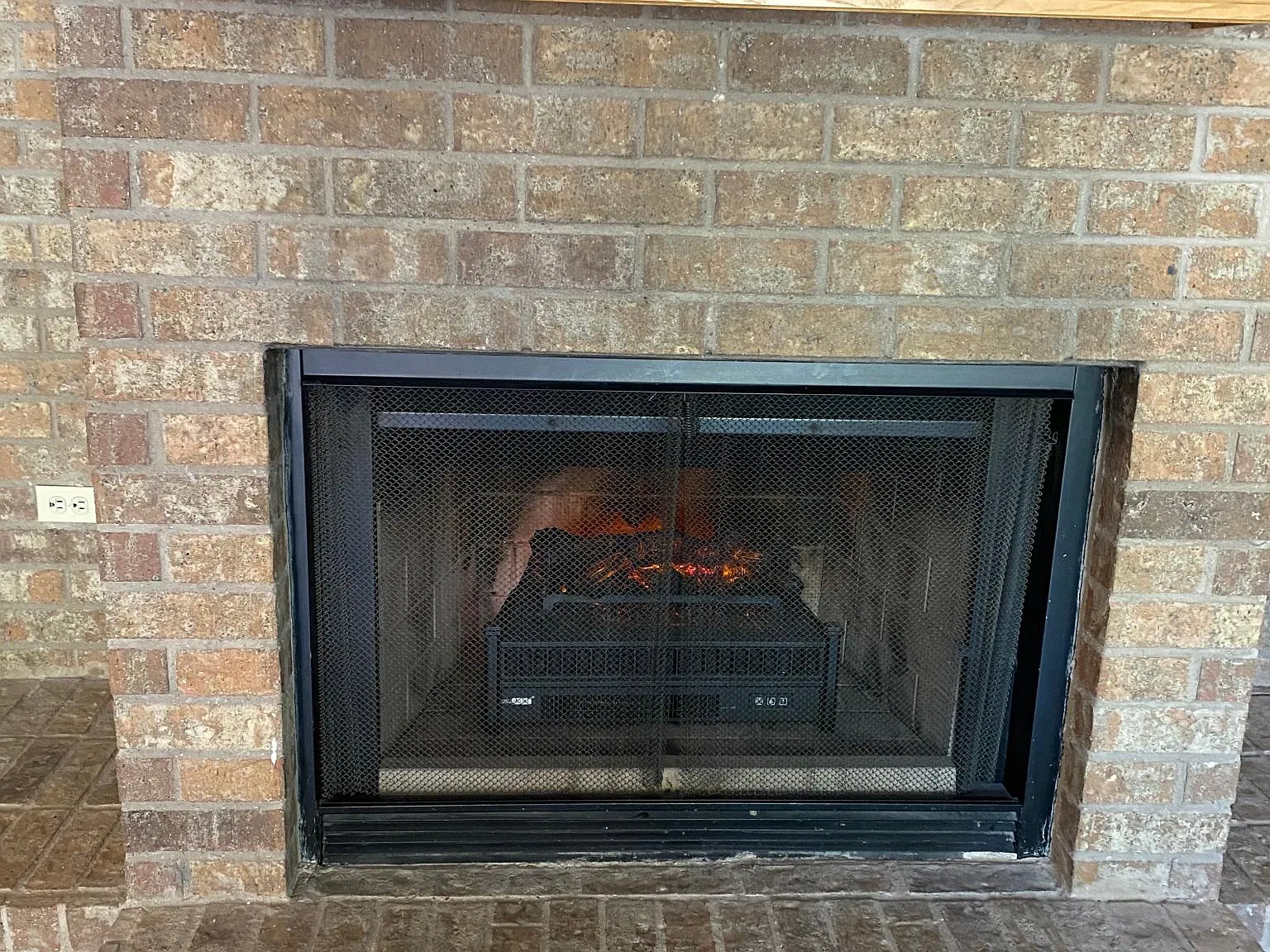 414 Lochridge Dr — Photo 3