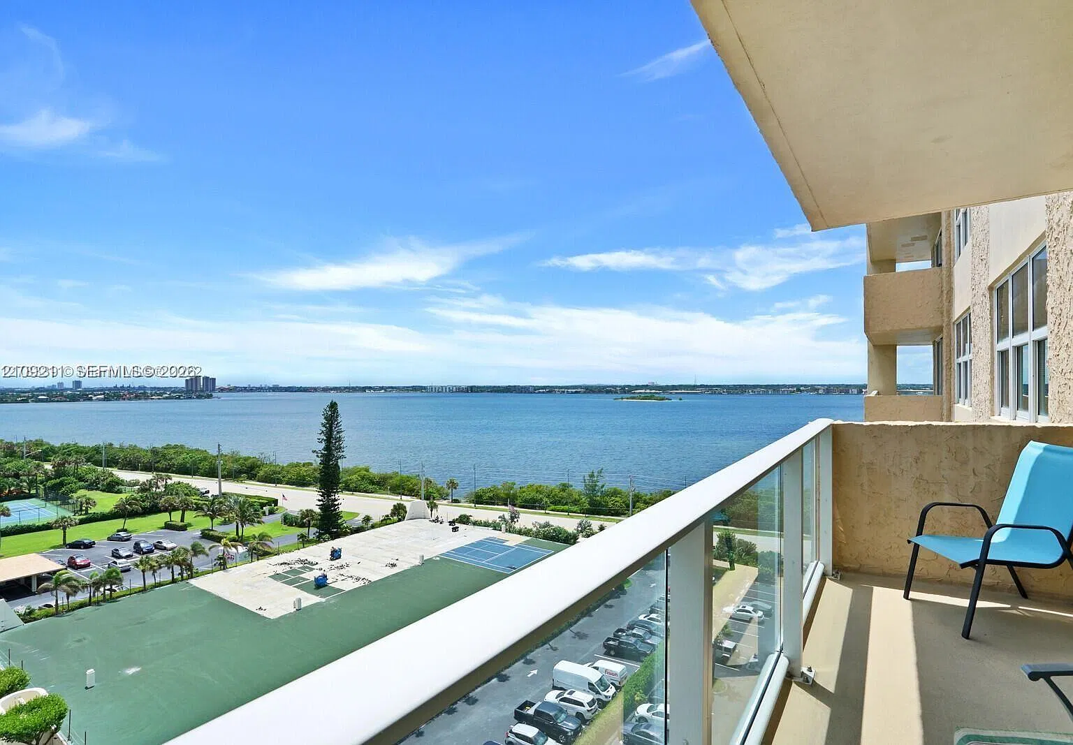5440 N Ocean Dr — Photo 2