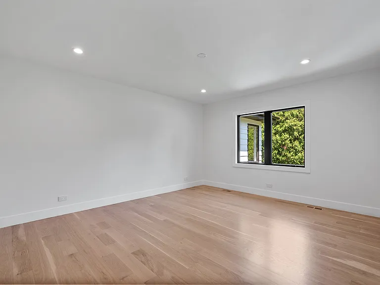 6600 N Kenton Ave — Photo 17