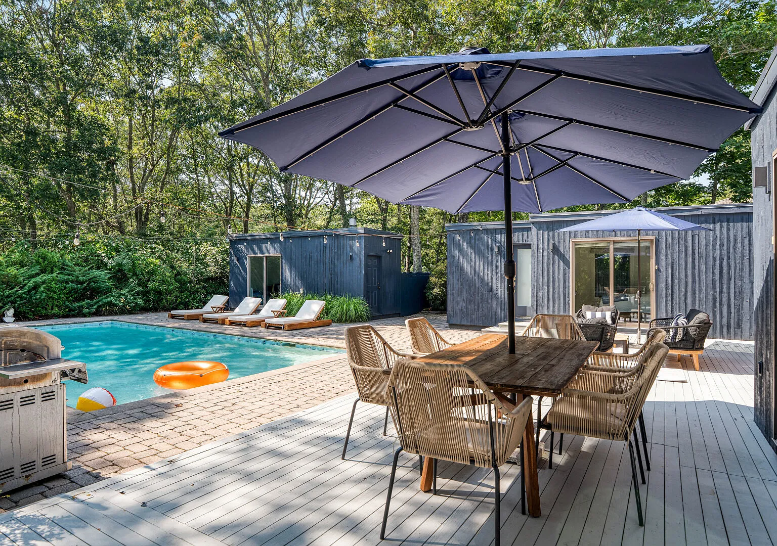 Chic Southampton Retreat: Heated Pool & Indoor-Outdoor Living — Photo 2