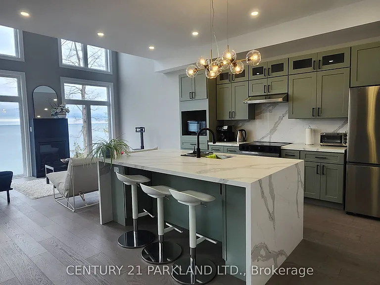 15 Stanley Ave — Photo 6
