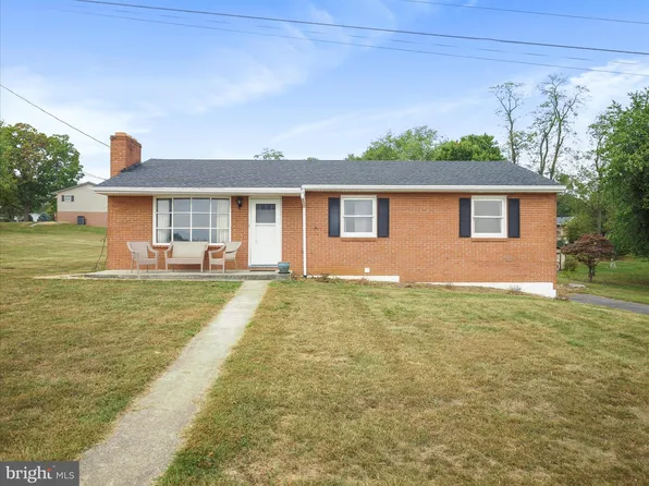 15621 Oak Rd, Waynesboro, PA 17268
