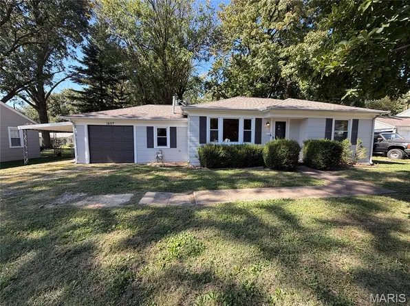 1607 N 17th St, Belleville, IL 62226