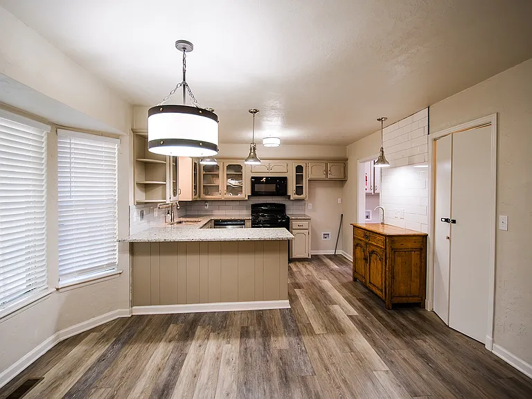1608 S Berry Rd — Photo 8