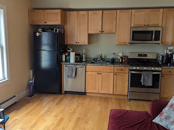4th image of 303-305 Hurley St #303-3
