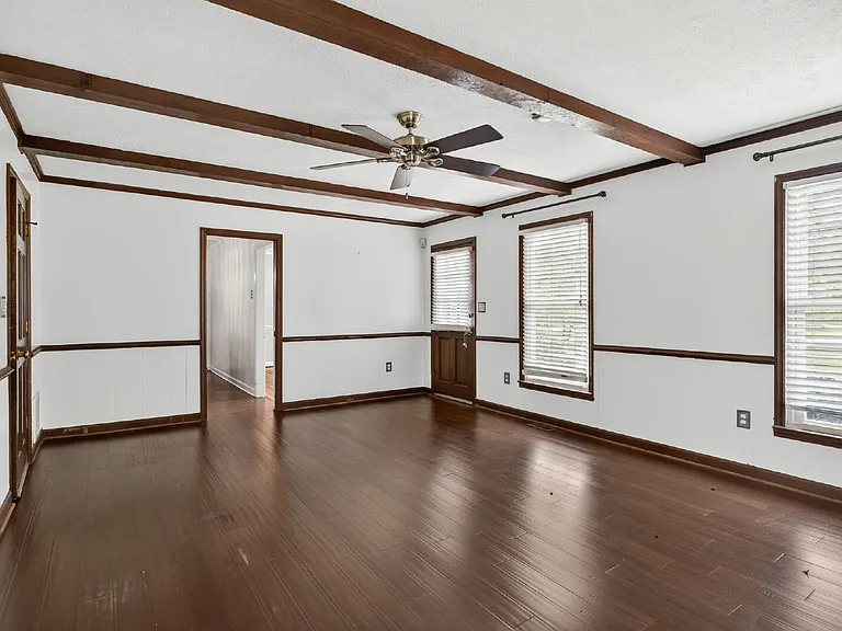 636 N Wilkinson Dr — Photo 12