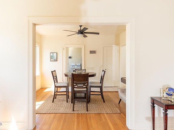 5th image of 833 N Ridgewood Pl