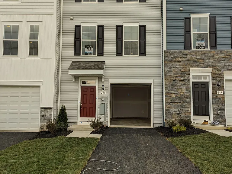 241 Hillsdale Pl — Photo 1