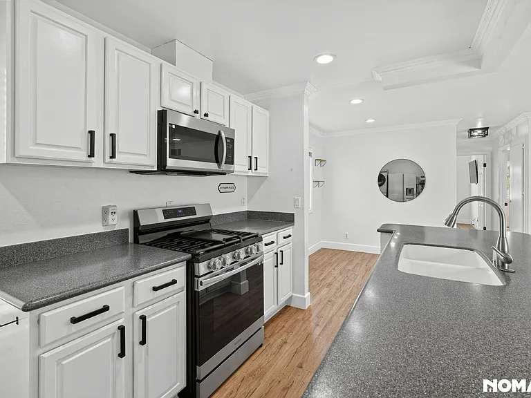 22811 Malaga Way — Photo 31