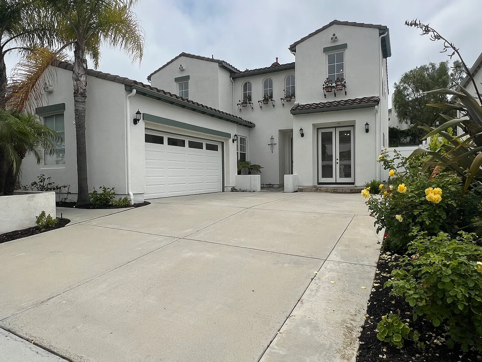 5 bed, 2465 sqft, $6,950 — Photo 1