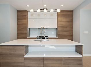 6902 N Sheridan Rd #1, Chicago, IL 60626