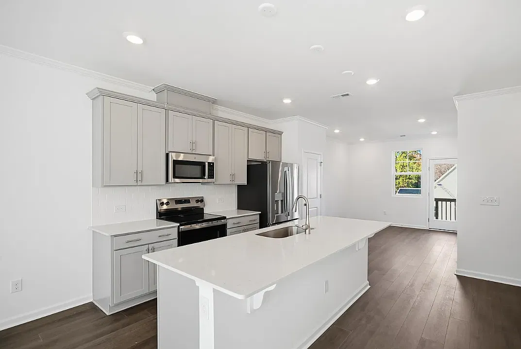 3 bed, 2.5 bath, 1772 sqft, $2,250 — Photo 3