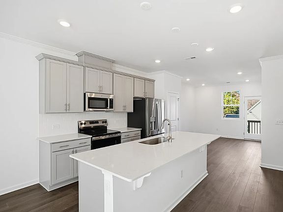 3rd image of 3705 Elm Grove Ln