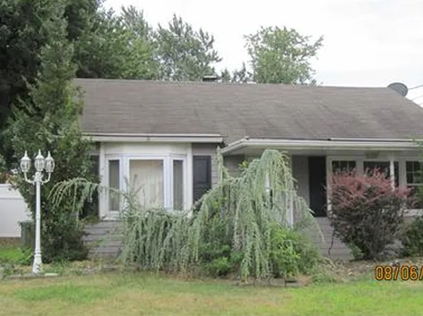 6 Knollwood Rd E, Edison, NJ 08817