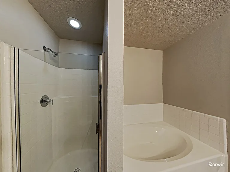 1210 Hampton Dr — Photo 10