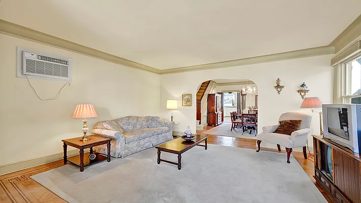 Sold by Remax Real Estate Professionals | media 7