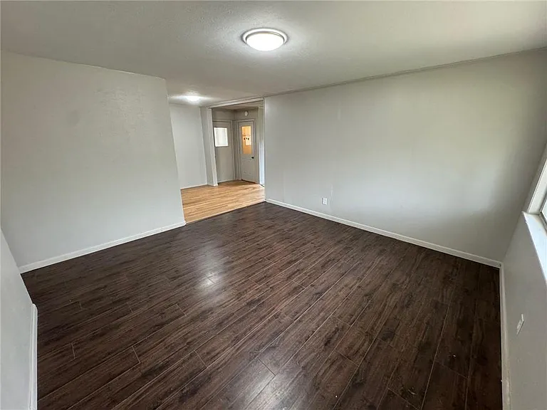 4734 Clarendon Dr — Photo 3