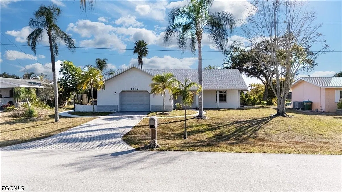 3 bed, 2.0 bath, 1286 sqft, $1,995 — Photo 1