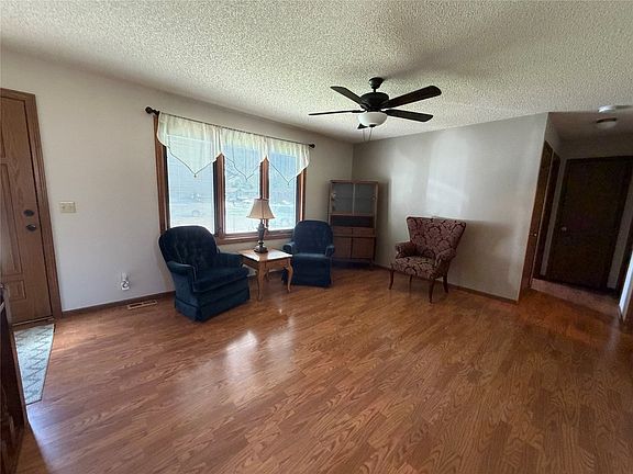 2nd image of 2501 Pawnee Rd