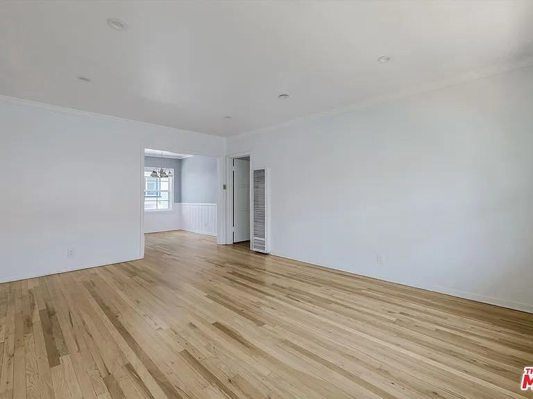 11683 Chandler Blvd #11685-1/2 — Photo 4