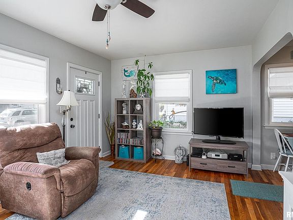 5th image of 1318 W 38th St