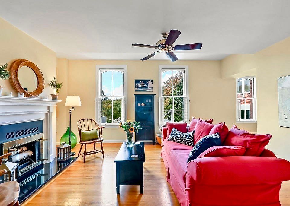 1st image of 80 Parks St APT 6