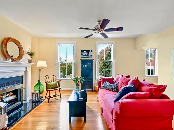 80 Parks St APT 6, Duxbury, MA 02332