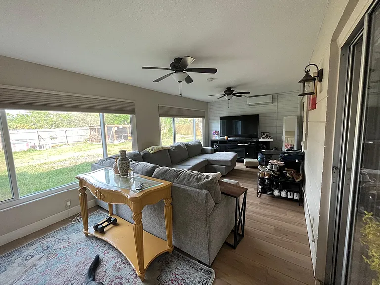310 Dorchester Dr — Photo 14