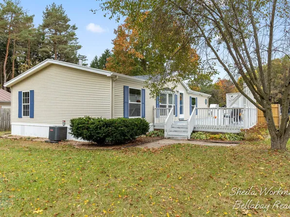 1556 Pinedale Dr, Hastings, MI 49058