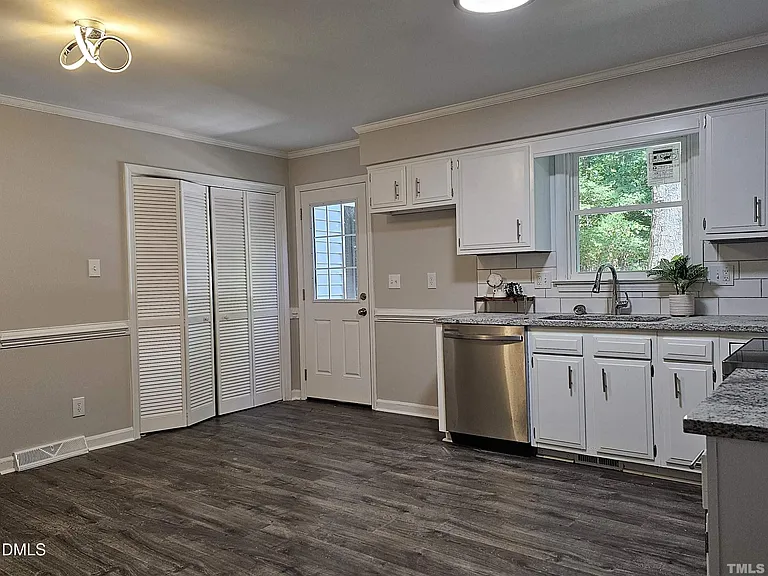 5906 Applewood Ln — Photo 4