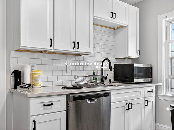 2nd image of 256 Main St #2T
