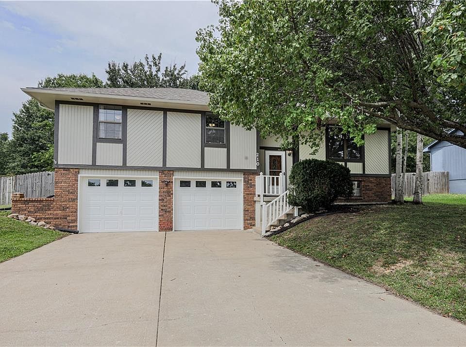 1st image of 210 Dawn Ave