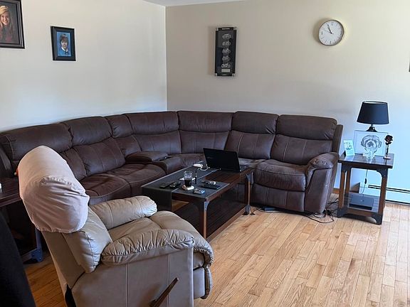 4th image of 18 Ashburn Cres #16