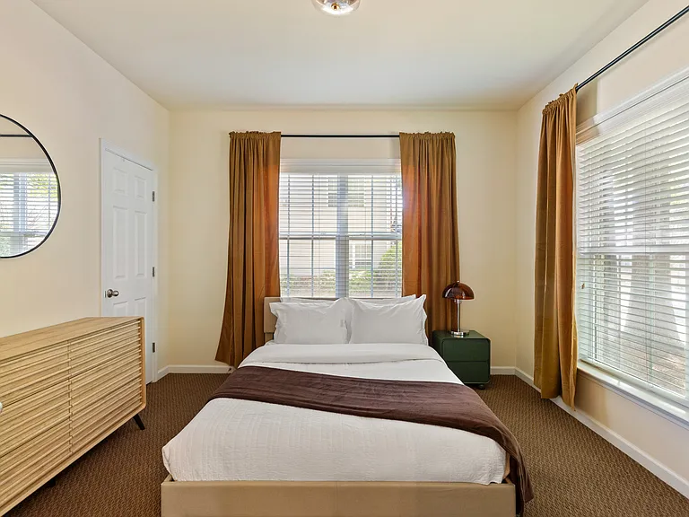 Pecan Knoll Dr — Photo 37