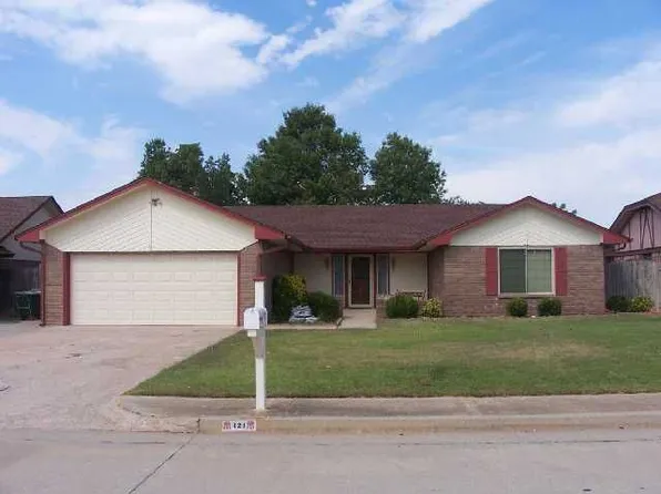 121 W Vail Dr, Yukon, OK 73099