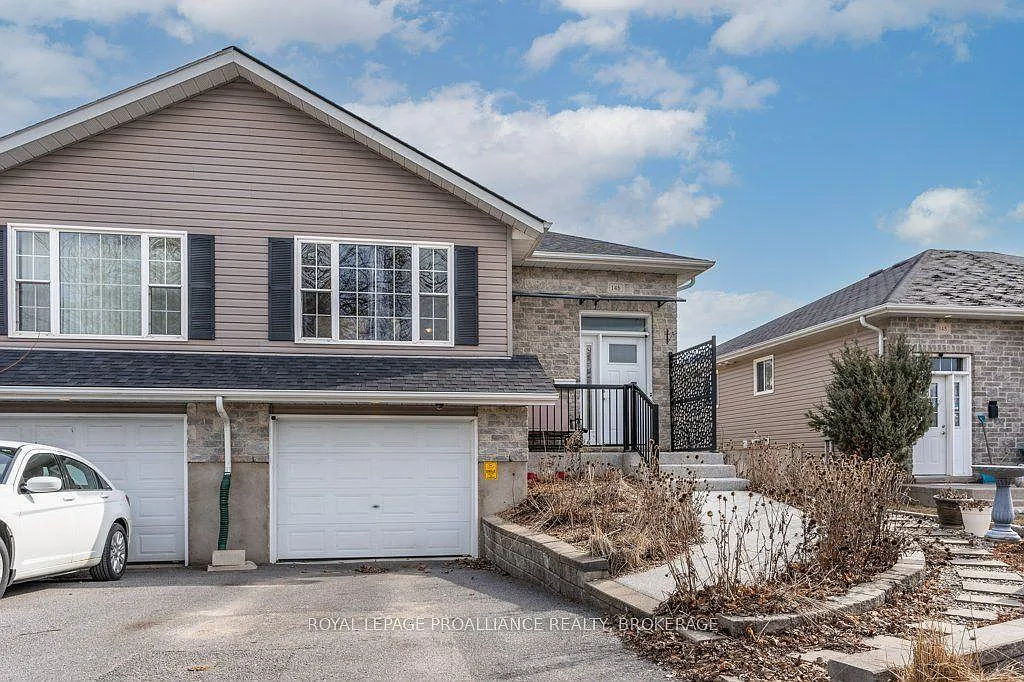 4 bed, $2,800 — Photo 1