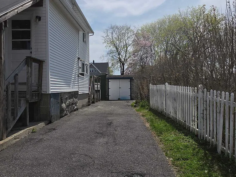 124 Geddes Ter #LEFT — Photo 26