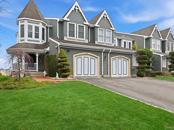 1 Victoria Drive, Amityville, NY 11701