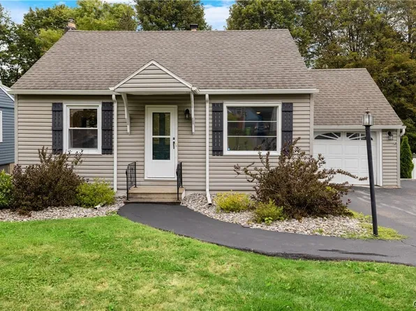 308 Homewood Dr, Fayetteville, NY 13066