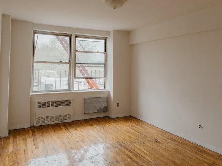 222 E 8th St #4W — Photo 7