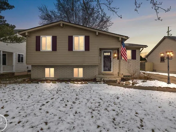 25884 Mary St, Chesterfield, MI 48051
