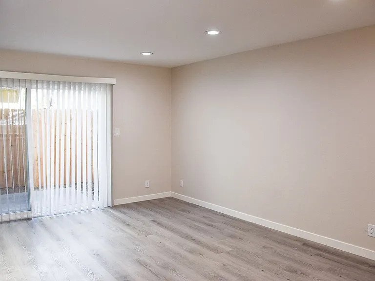 815 N Olive St — Photo 15