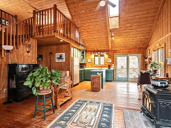 3rd image of 268 Leslie Lyons Ln