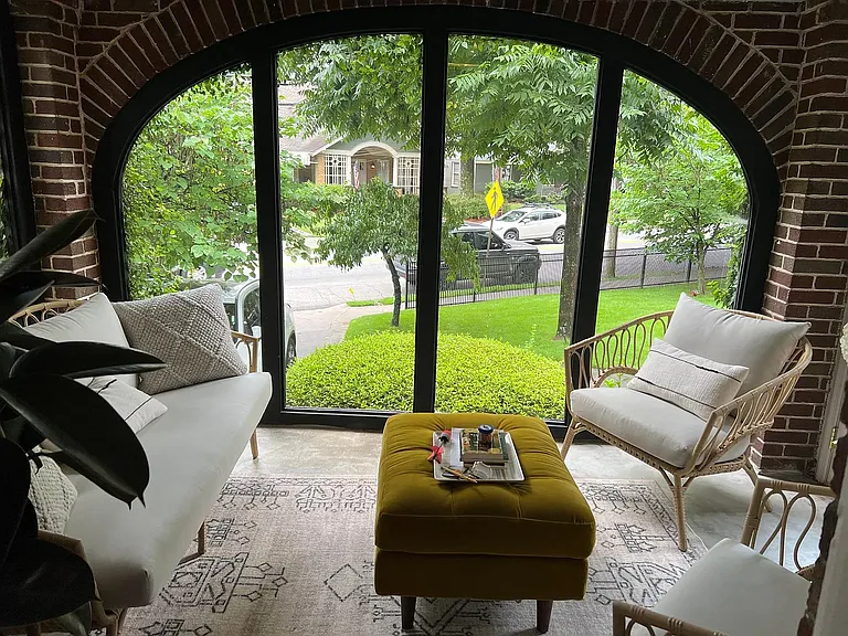 1308 N Highland Ave NE — Photo 3