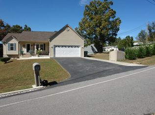 18 Farmington Ln, Crossville, TN 38555